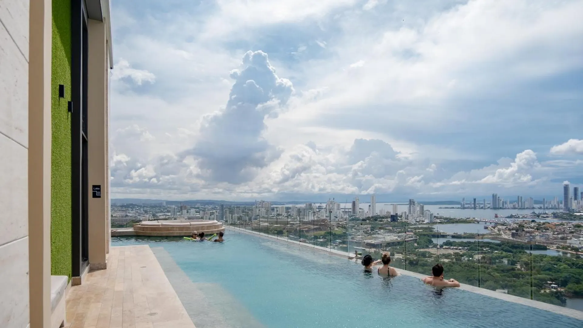Luxury Oceanfront Apartment In Cartagena Centro